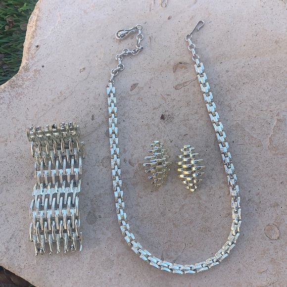 Coro Jewelry - Vintage 💥Coro Set all signed